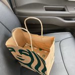 ケーキにストローをつけるか聞く店員さん。我に返った素の店員さんが可愛い。