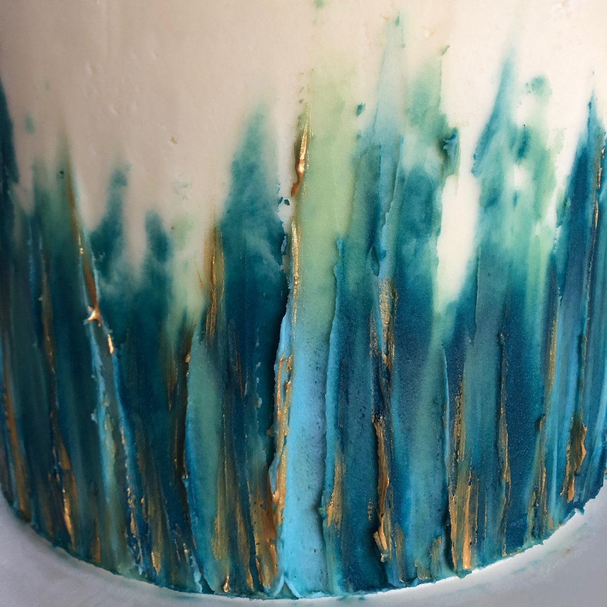 Lulusoxford's tweet photo. Jewel colours…..
@PeachPubs #thefishes #jewels #blues #greens #golds #birthday #40 #meringuekisses #macaron #decadent #cakes #chocmint #celebration #oxford #luluslittleoxfordkitchen https://t.co/kJVfXVmBTS