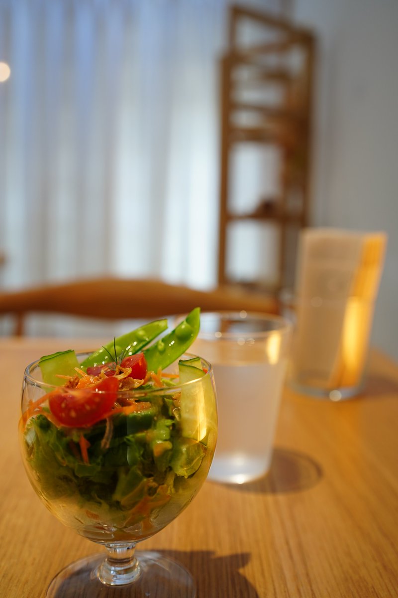 asaka_no's tweet photo. 喜多方に来ればお昼はラーメンなんだろうけど、天邪鬼な僕は塩川の鳥モツが食べたくなる。でも結局今回もこのお店。ってどんだけ好きなんだよ。気に入ったお店というのはそこで金を使うというのが重要。それがお店への評価であるし継続の前提にもなる。
#猪苗代
#Cafe217 https://t.co/zcydml5XTv