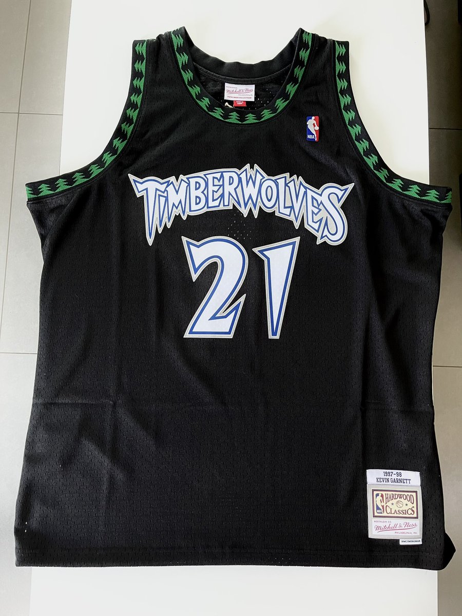 DelbonoRoberto's tweet photo. Grazie mille amore @GeorgianaNmg .. #110 #111 #nbacollection #nbajerseys #lavine #therevolution #love #Passion https://t.co/3YubPkdWZp