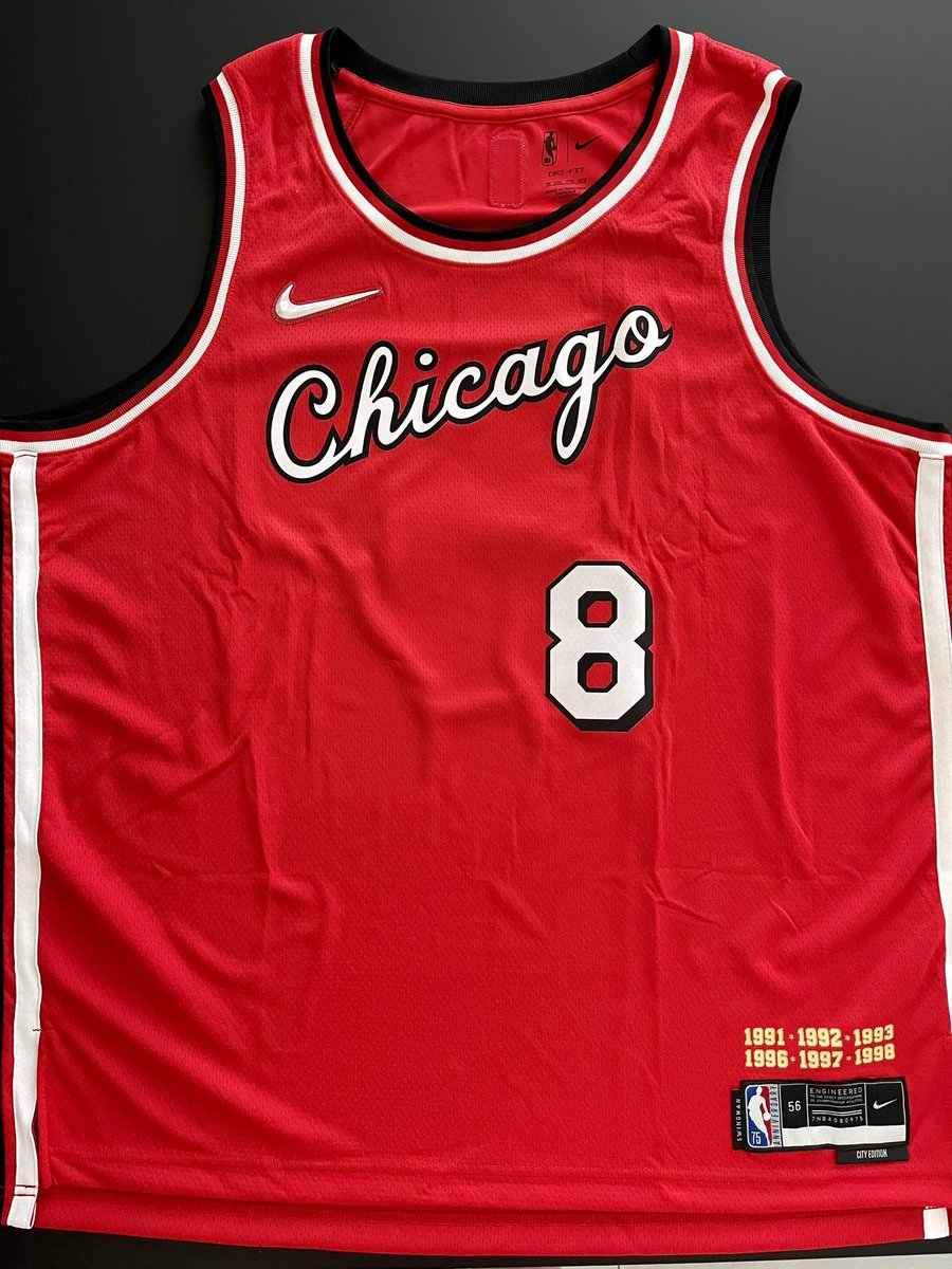 DelbonoRoberto's tweet photo. Grazie mille amore @GeorgianaNmg .. #110 #111 #nbacollection #nbajerseys #lavine #therevolution #love #Passion https://t.co/3YubPkdWZp