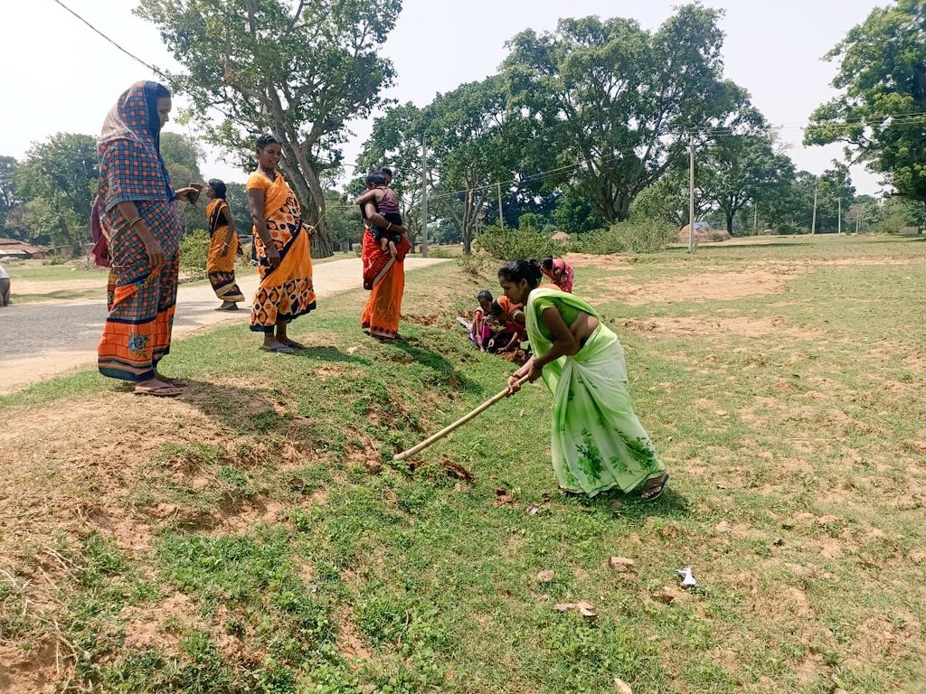 imNKumaar's tweet photo. #WomenLeadPlantaionDrive was conducted in #SuPoshan project village Ghasibari,Karra,khunti on #WorldEnvironmentDay . Women contributed their labour and support. @IGSSS @UNEP @BasabBhattacha2 @prdjharkhand @arvindparatap @sukanya101 @basantapani @GhoshProshin @AmarKumarGouda https://t.co/7WgWauZnAj