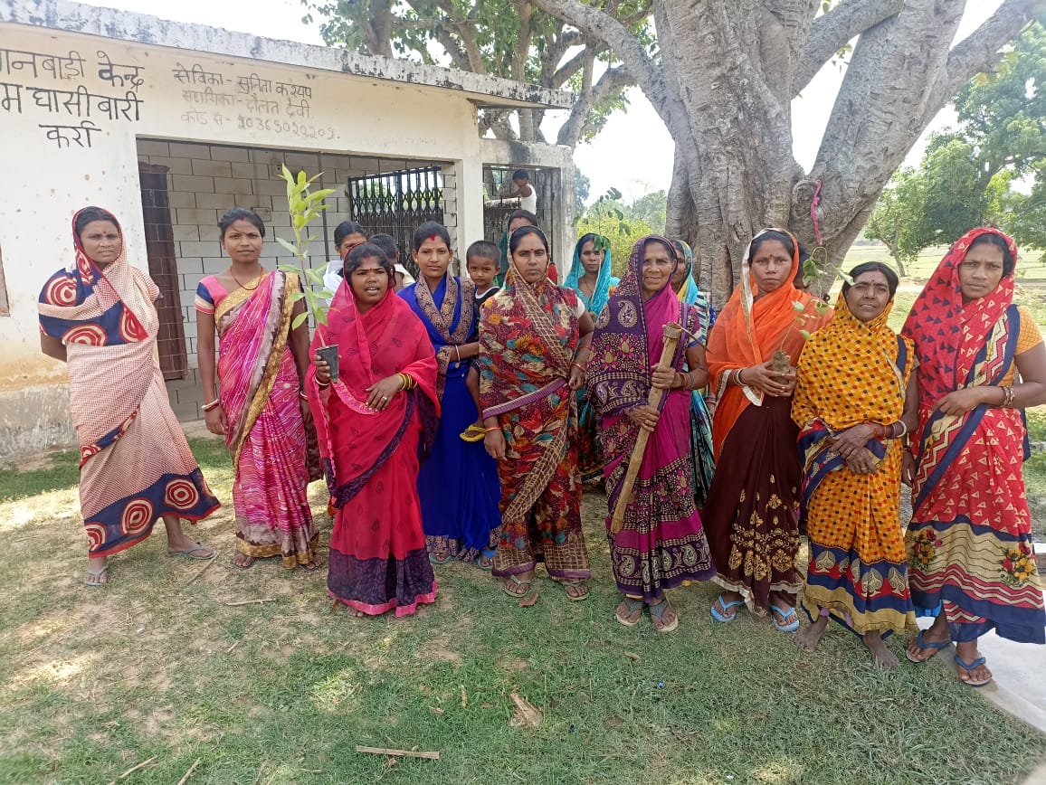 imNKumaar's tweet photo. #WomenLeadPlantaionDrive was conducted in #SuPoshan project village Ghasibari,Karra,khunti on #WorldEnvironmentDay . Women contributed their labour and support. @IGSSS @UNEP @BasabBhattacha2 @prdjharkhand @arvindparatap @sukanya101 @basantapani @GhoshProshin @AmarKumarGouda https://t.co/7WgWauZnAj