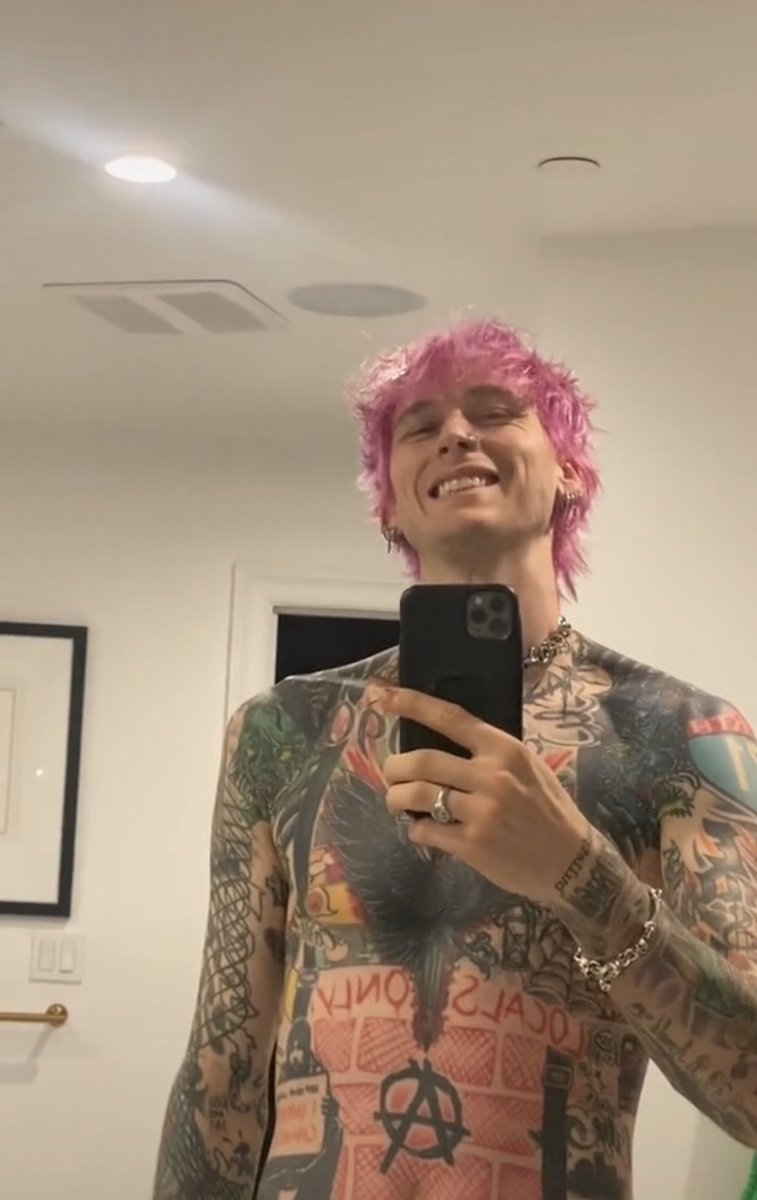 versainzs's tweet photo. he’s so 🥺🤏🏻🤏🏻🤏🏻 https://t.co/SqVHbBBQW7