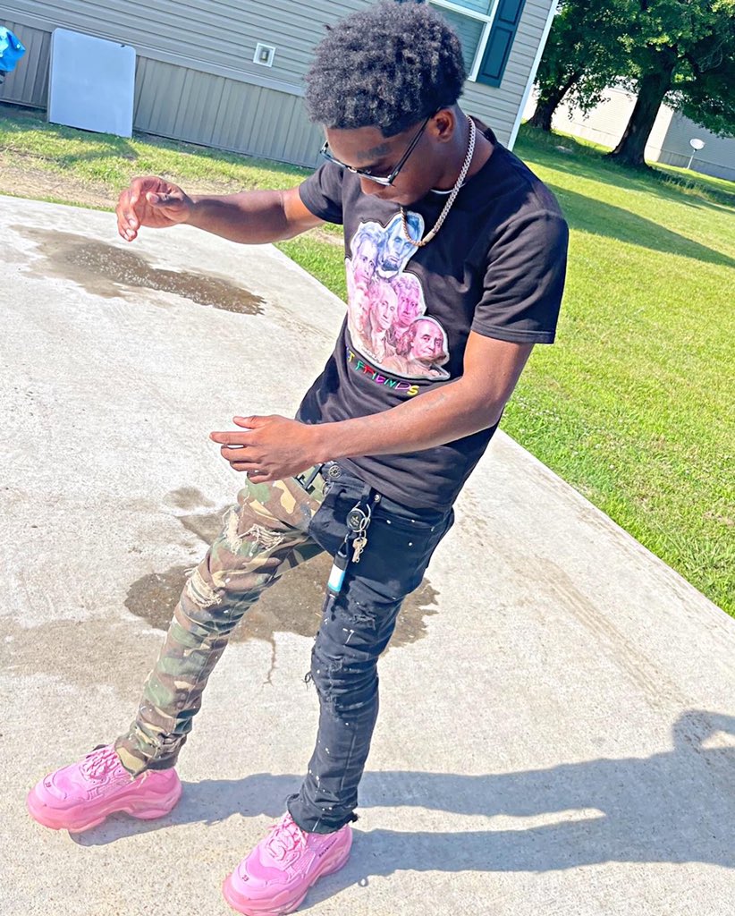 vmuney_55's tweet photo. I Don’t Fuck Wit Them Niggas💂🏾‍♂️ They Wont Fuck Wit Me😤, U Fall In Love🫣 Wit The Ho💃🏾 But She Been Fuckin’ Me❗️😈 https://t.co/L2t5fBpkUE