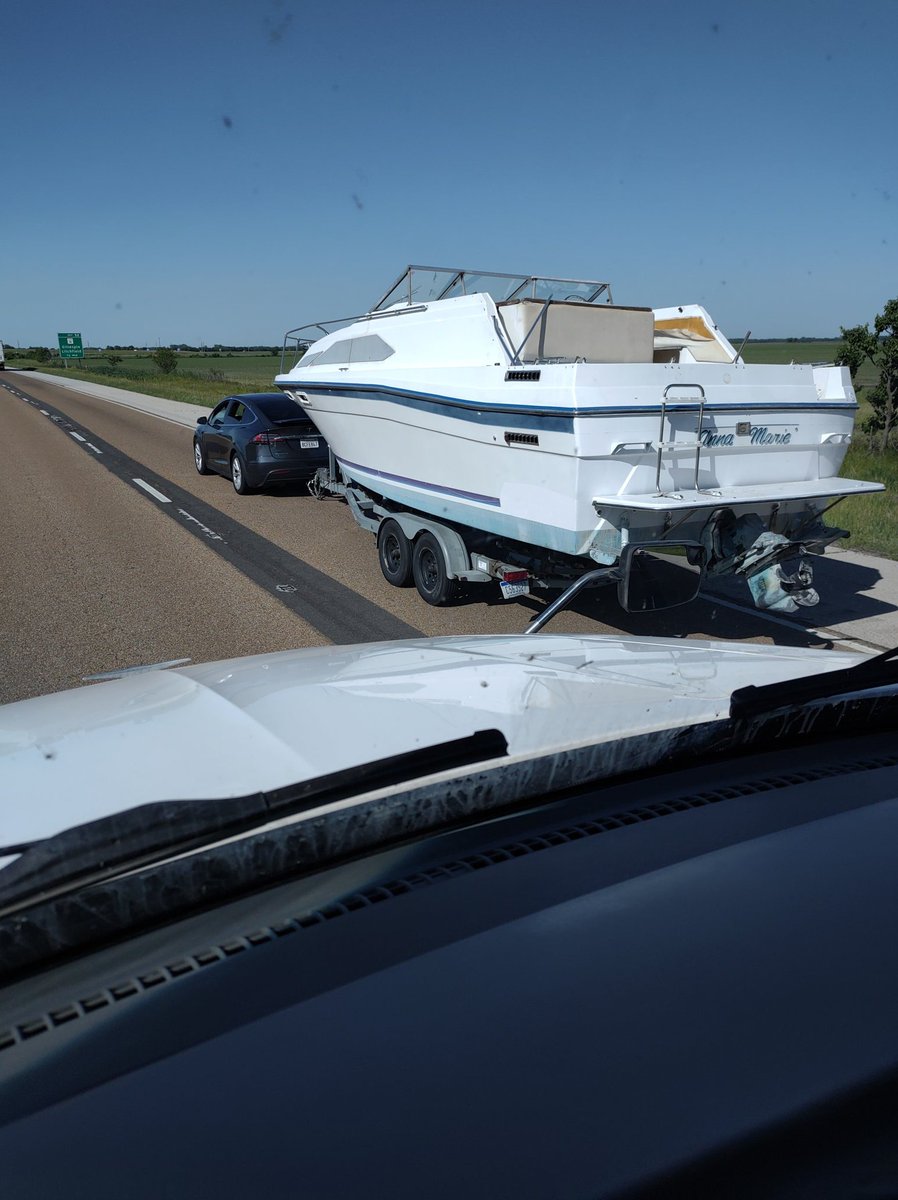 Hmm saw this in Illinois Friday. Never seen a Tesla do this before.<a href="/elonmusk/">Elon Musk</a> #Tesla #teslapower