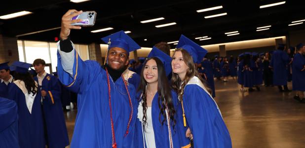 copperascoveisd's tweet photo. FRONT PAGE NEWS! Our 2022 Copperas Cove High School graduates are FRONT PAGE news in the Copperas Cove Leader Press! #CoveISDIsHome

https://t.co/nkW86czrta https://t.co/A1nn5hOsfU