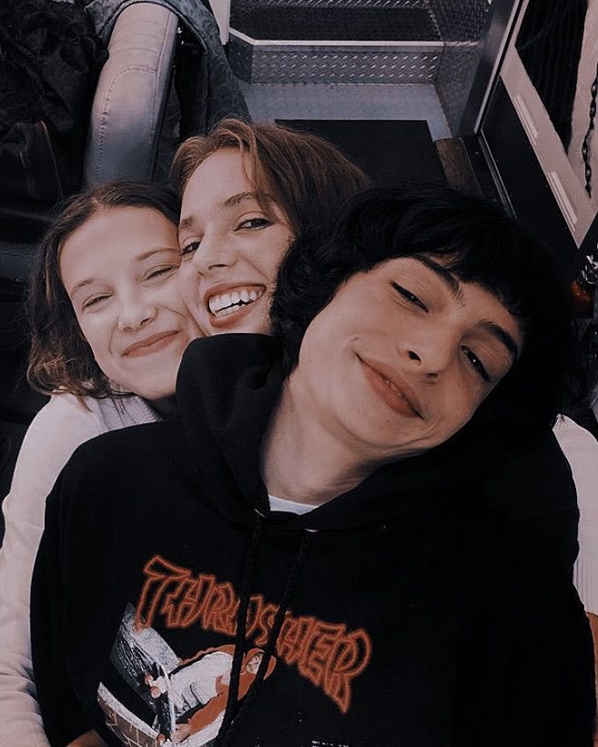 m00ntero's tweet photo. ICONIC PHOTOS NEVER GETS OLD #StrangerThings #StrangerThings4 #MillieBobbyBrown #FinnWolfhard https://t.co/v9PUWotQKe