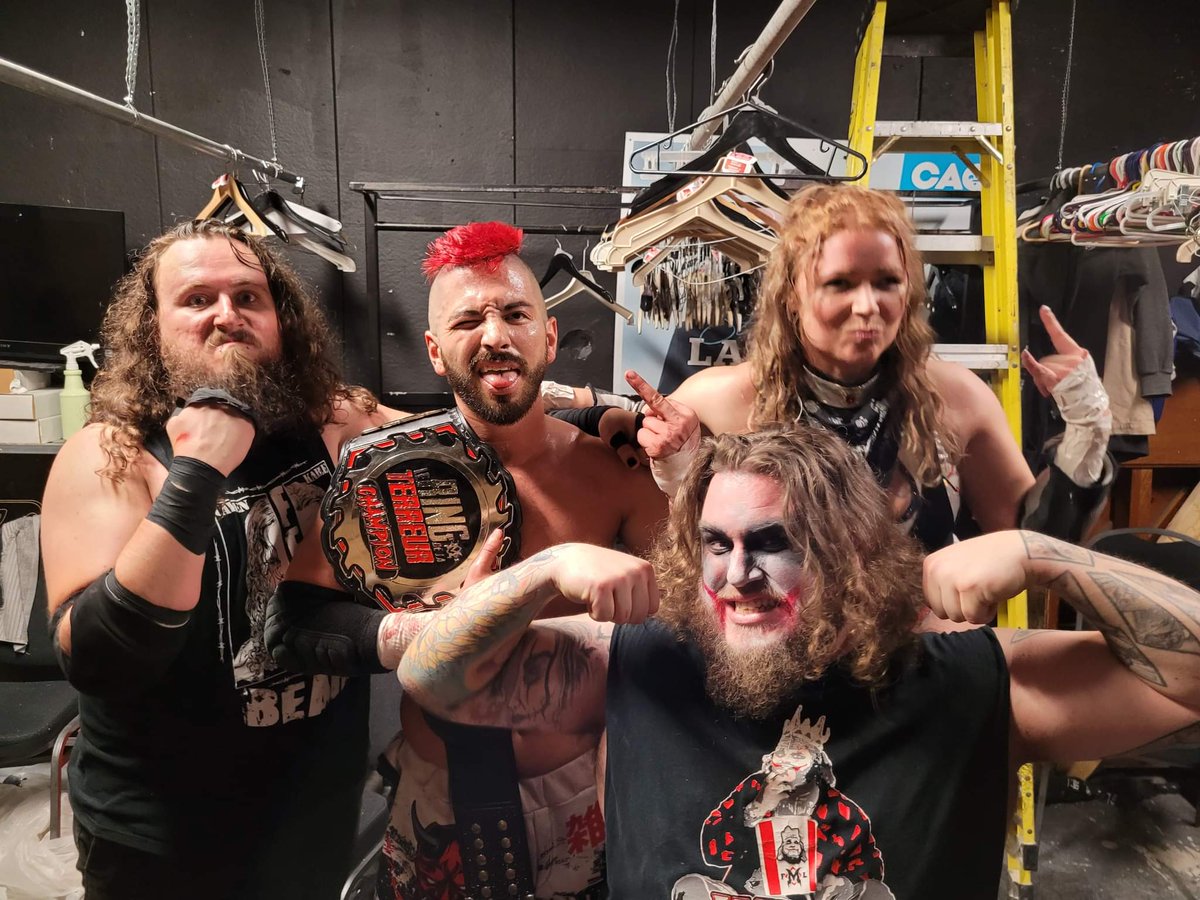 theakiraway's tweet image. Round III: Completed. 

Winner Winner, chicken dinner motherfuckers. 

Canadian Deathmatch Champion.