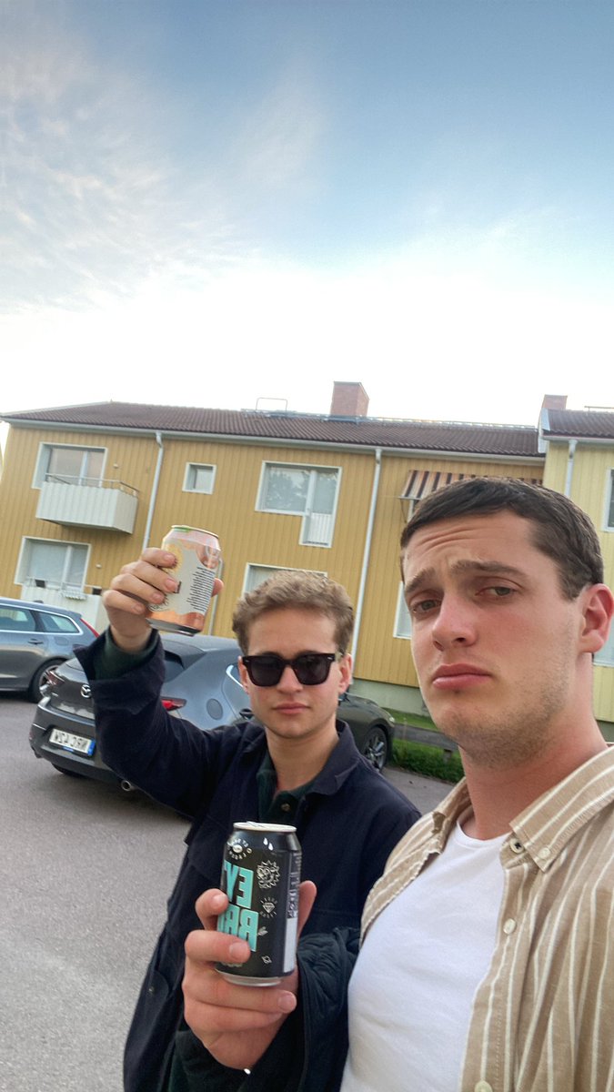 maxosterman11's tweet photo. Öl lampan är tänd. Öppna dojan https://t.co/qeYdlVKAh2