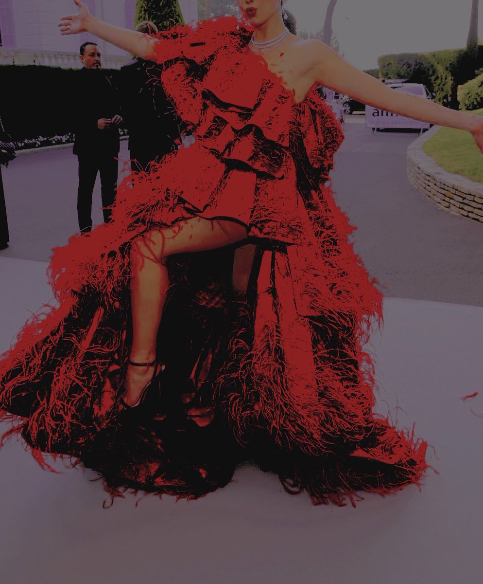 ⠀⠀⠀⠀
⠀⠀⠀⠀⠀⠀⠀⠀  she thought she'd
                        go all out .
                                #galacticgala
⠀⠀⠀⠀