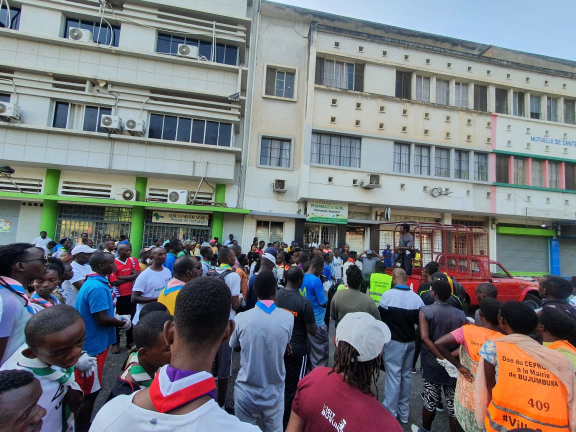 MountainVentur's tweet photo. Mountain Ventures s'est joint aux centaines de jeunes qui ont participé dans l'activité éco-sportive le #Plodging organisée en @MairieBuja ce samedi 04 Juin 2022 par le collectif #Babandi et Commune #Mukaza.
@BMineagrie @MinEACJSCBdi
#Burundi #abatwip #Tourisme https://t.co/Z0GeWbfjn6
