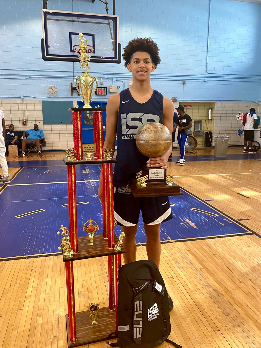 Is8Nike's tweet photo. The Most Valuable Player Award was presented to KJ Satterfield from 2GZ’s. 

@kj._satt - 26pts 

#is8 #nike #nikebasketball #basketball #is8nikebasketball https://t.co/4rcsJwWyAr