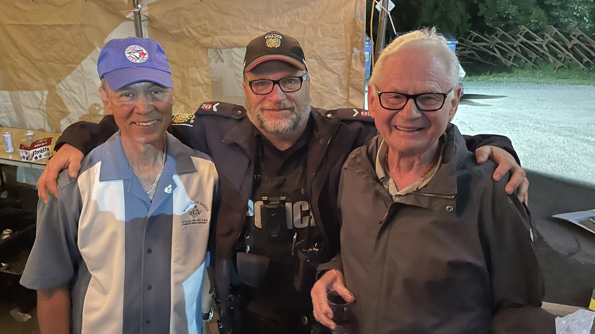 Love running into retired Officers while working!  PC Mike Kong #597 PRP (33 years) and PC John Zadkovich #6830 TPS (30 years).  The stories are so fun to hear!