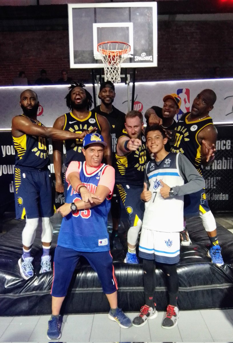 OscarTona's tweet photo. #NBAMexicoWeek WITH DA CREW!!!! VICO, "PACERS POWER PACK" & ME😁 @NBAMEX @NBALatam @Pacers 💚🤍❤️ https://t.co/bCfQQebB0G