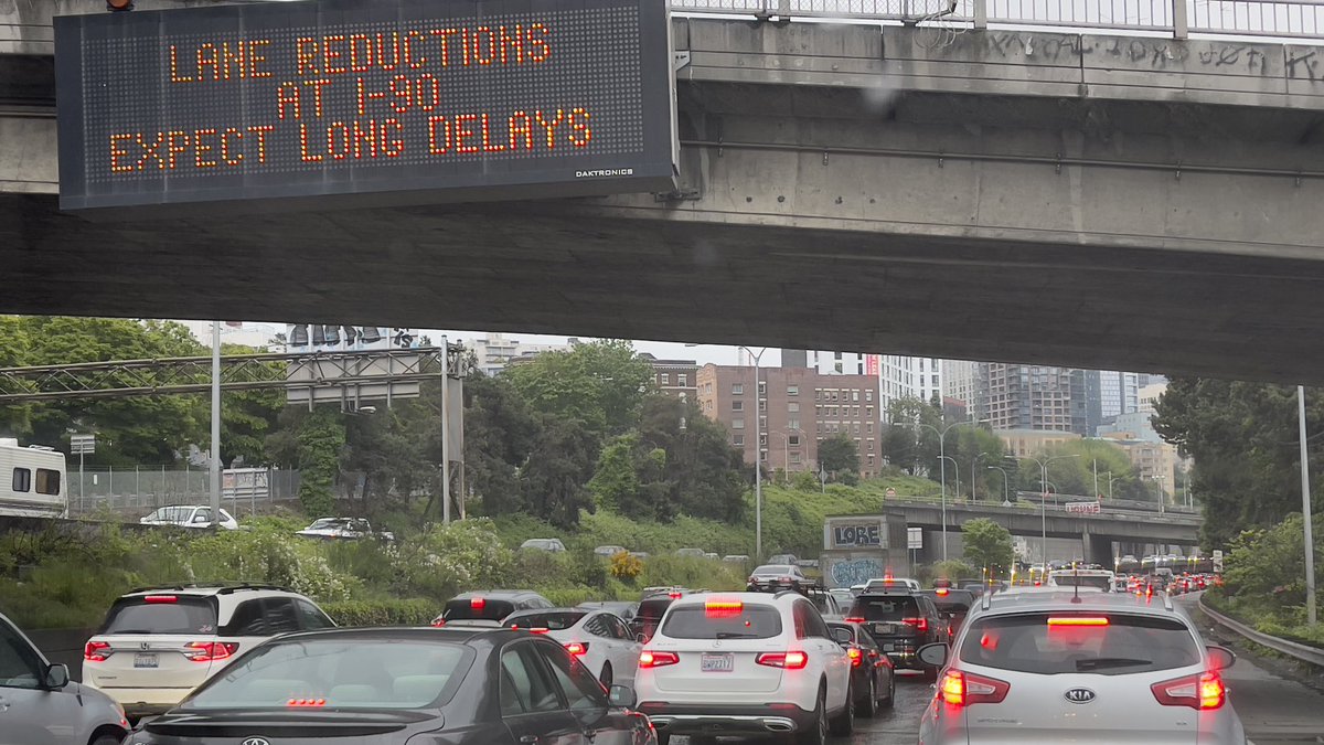 Corysim's tweet photo. #overpass #Understatement https://t.co/9E1f5Jt6Lt