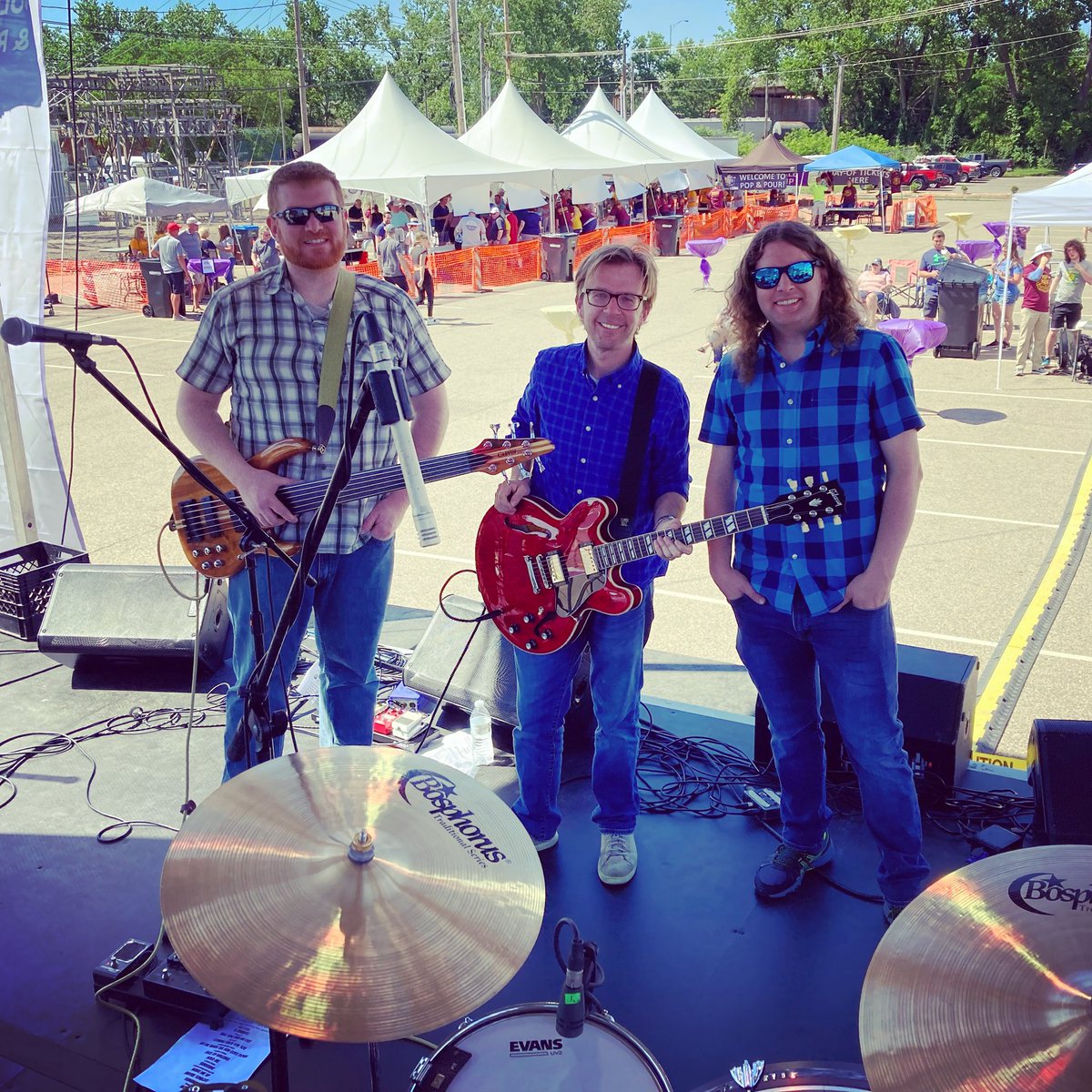 SonicSkyways's tweet photo. Beautiful and sunny day in Zanesville, OH. The boys are ready to take flight at the Southeastern Ohio Beer and Wine Festival. 🤘🏼 https://t.co/znk1K4Y0Bx