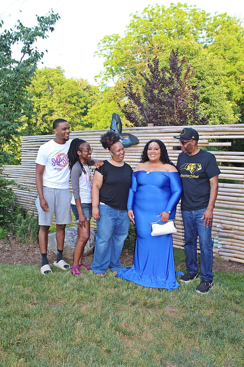 aagordonphotos's tweet image. #Family A May 20, 2022 Prom Shoot #prom #promshoot #winstonsalemnc #botanicalgarden #kernersvillenc #amazingaagphotography #seniors2022 #2022 #prom2022 #springtime