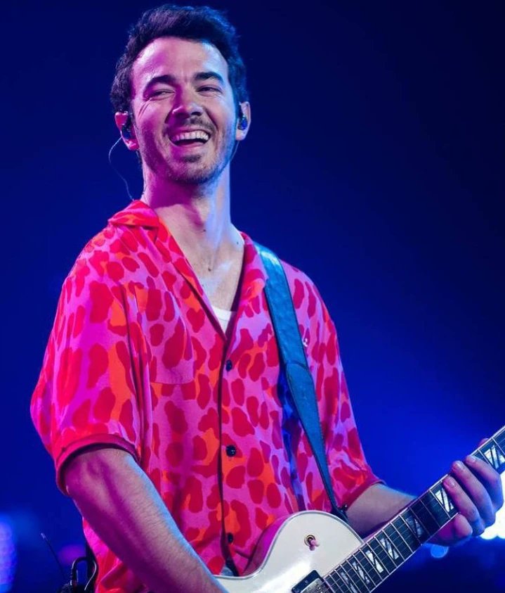 Jobros_MyLifee's tweet photo. You make me happy when the sky is grey @kevinjonas 🤍 https://t.co/FyqBtxCJ8c