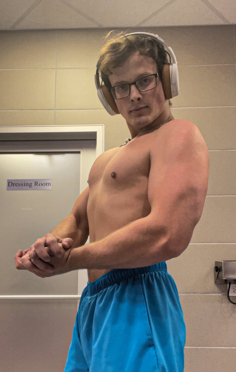 TinneyHayden's tweet photo. Little fitness journey 2 year update https://t.co/PkhoL6uMfL