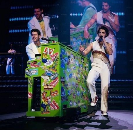 Jobros_MyLifee's tweet photo. Nunca dejen de  brillar 💫 @jonasbrothers https://t.co/jAmJfGVGft