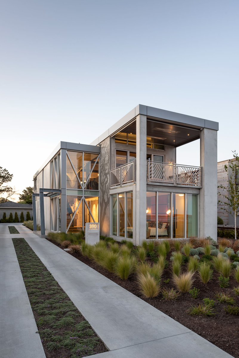 CHBABC's tweet photo. Wow! is an appropriate word for this masterpiece that wins the Custom Home valued over $3,000,000 #GeorgieAward. Congratulations @nzbuilders on your Reimagined Concrete Warehouse. https://t.co/pdL3p9ohVL