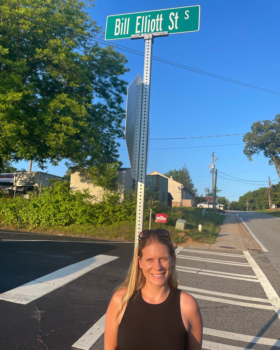 Smashlyashley74's tweet photo. Took the scenic route today and made a stop in @chaseelliott hometown @DawsonPoolRoom #georgiabackroads #BUCKETLIST #dawsonville #awesomebillfromdawsonville #dawsonvillesiren #georgiaadventure #roadtrip https://t.co/eMH9xerJvb