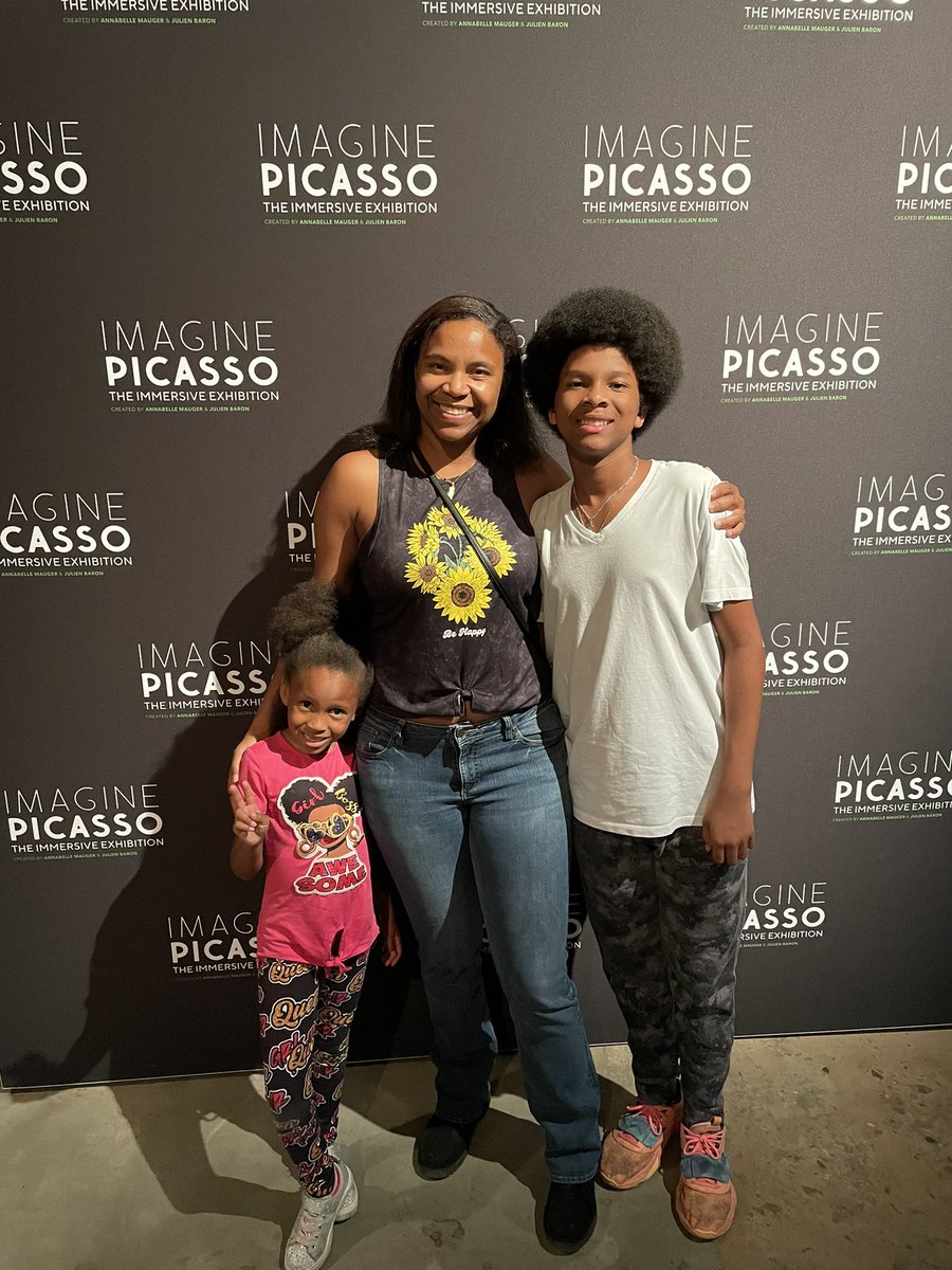 tifdancfit's tweet photo. The TDK Crew at the Picasso Exhibit. What a beautiful experience. We ❤️ visual arts. Guernica painting is one of the favs.🎨 #tifdancfit #tdkcrew #picasso #imaginepicasso #pablopicasso #art #paintings #guernica https://t.co/o8un0Ps5uH