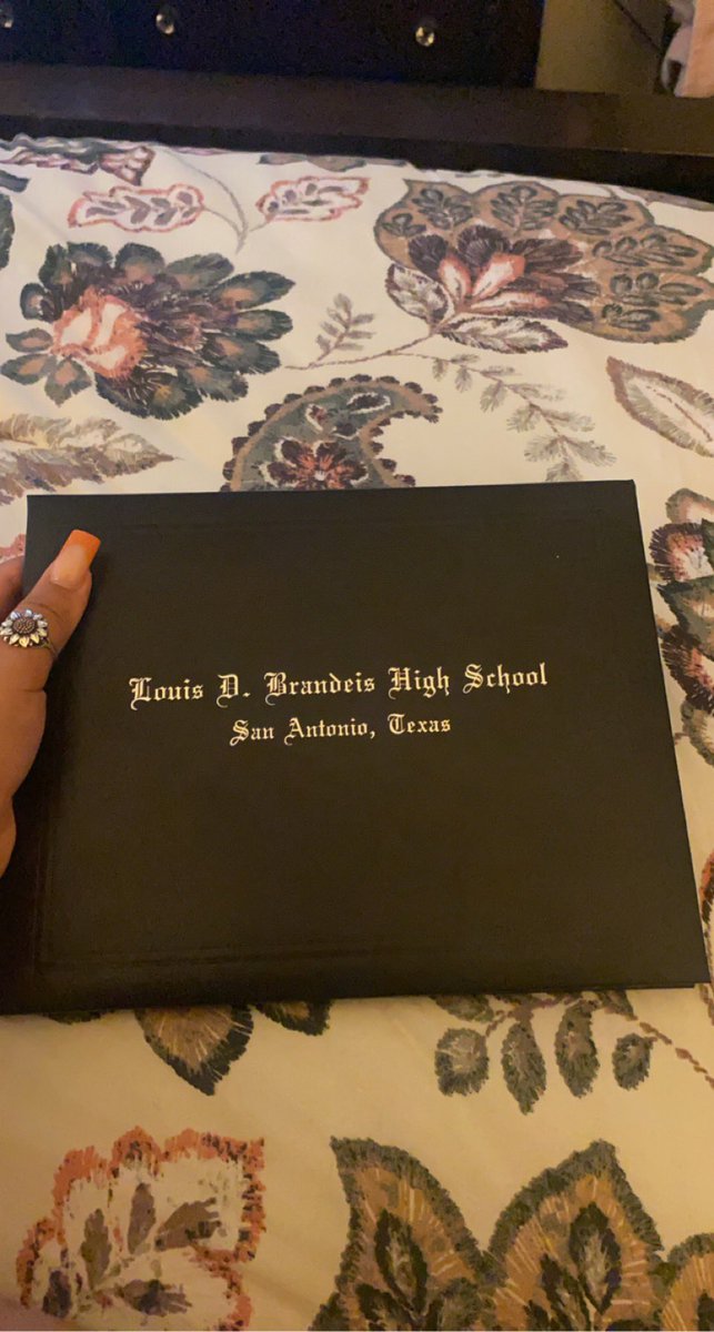 gettinggdizzy's tweet image. graduated af 💪🏼🎓