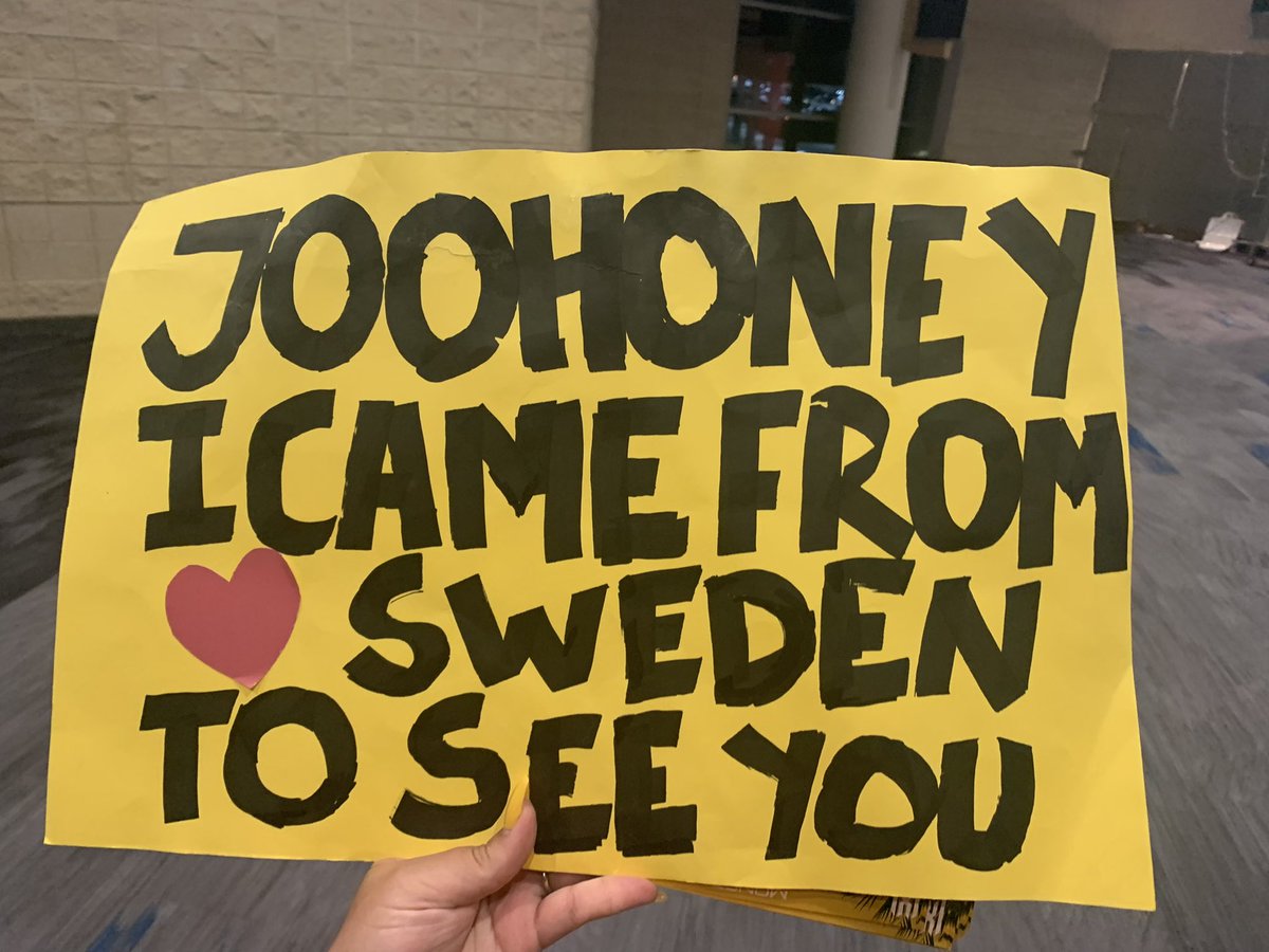 jojodruis's tweet photo. JOOHONEY TOLD ME HE SAW MY SIGN!!!!! 😭😭 OMGGG #monstaxinatl #monstaxatlanta https://t.co/VHYJi6VPHy