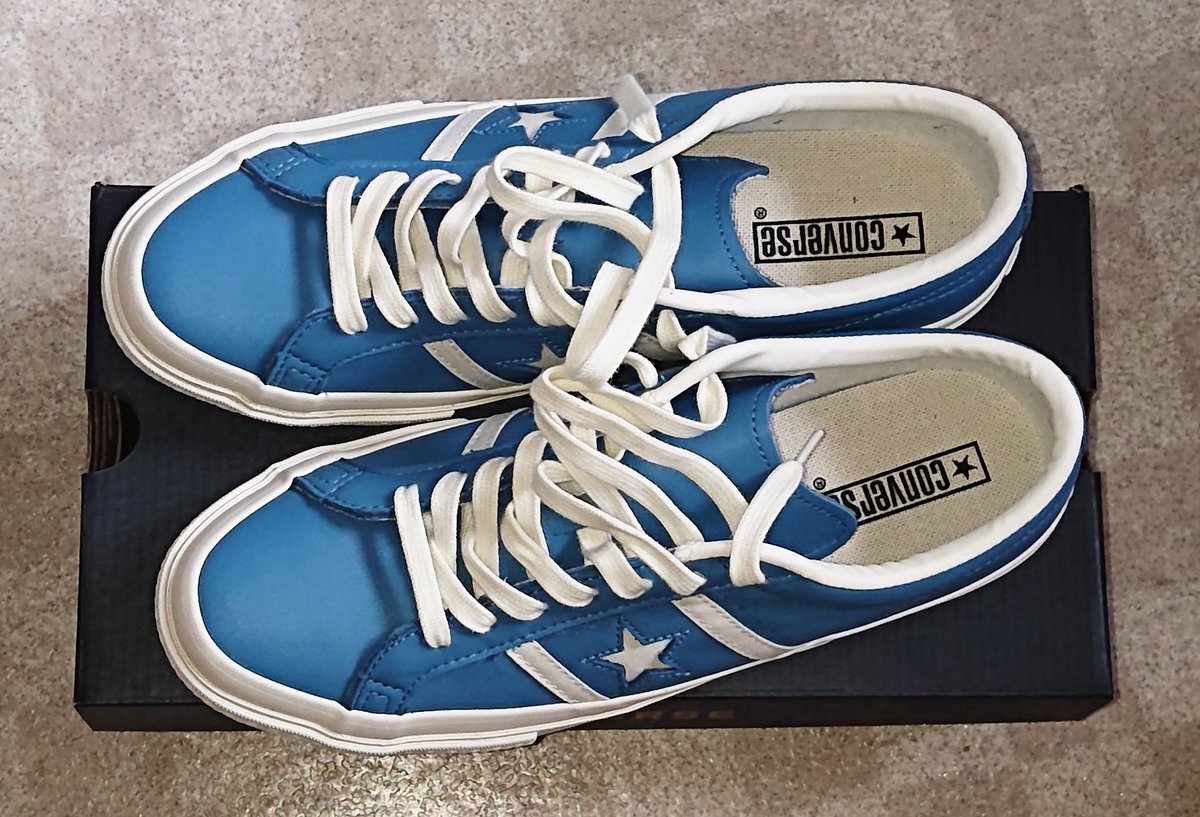 watakazukazu's tweet photo. atmosでちょいセールでお安くなってたんでポチりました☺️CONVERSE STAR &amp; BARS👟表革素材で出るの珍しいのと某大手ブランドと違って履き込むと良いアジ出そうな質高いレザー使っててくすんだ水色も良い感じです👍
#CONVERSE
#STARANDBARS
#昔はジャックスターって言ってたよね https://t.co/sANJpfKPLh
