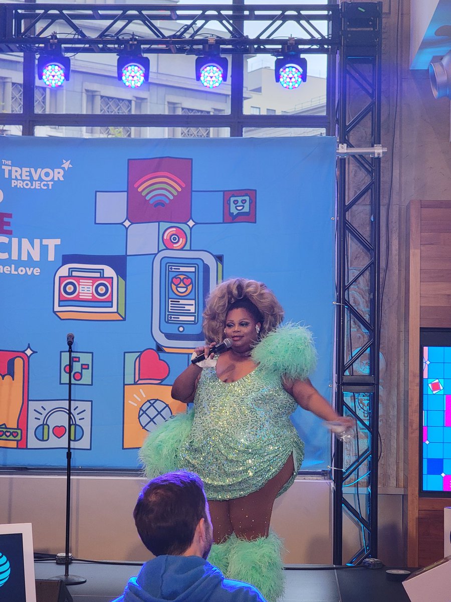 bryan_tumble's tweet image. #attexp #silkyisthickerthanasnicker #trevorproject #turnupthelove  @SilkyGanache