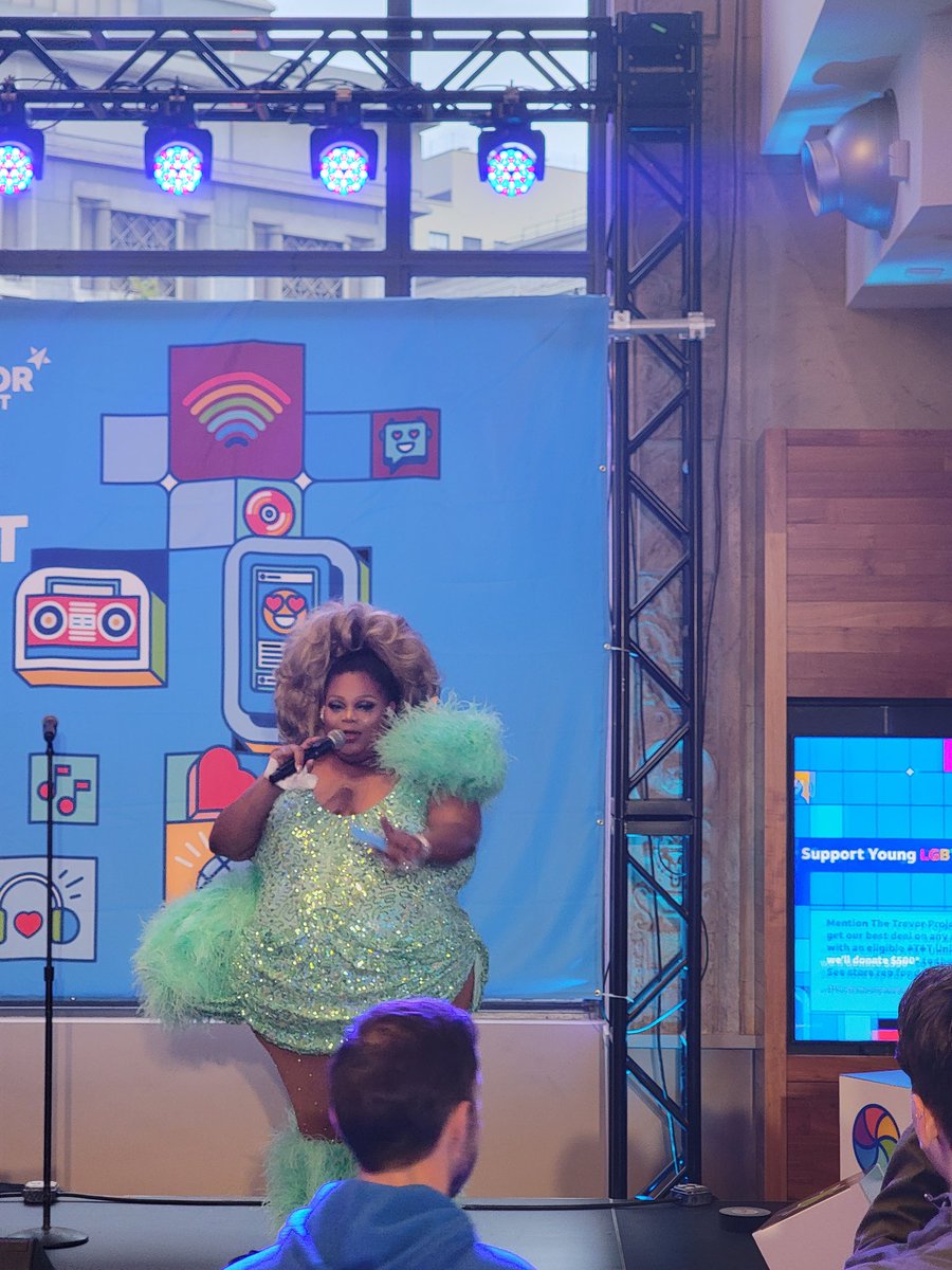 bryan_tumble's tweet image. #attexp #silkyisthickerthanasnicker #trevorproject #turnupthelove  @SilkyGanache