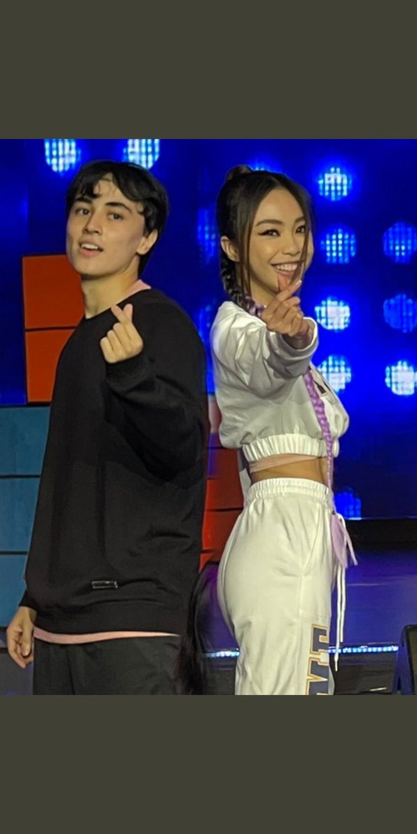 Hanu na dugong maroon ok pa ba tayo sa pa ♥️ nila😩
Na miss ko to ng sobra

MAYMAYxEDWARD COMEBACK

#ASAPcomeback
#MayWard
<a href="/maymayentrata07/">Maymay</a> <a href="/Barber_Edward_/">Edward Barber</a>