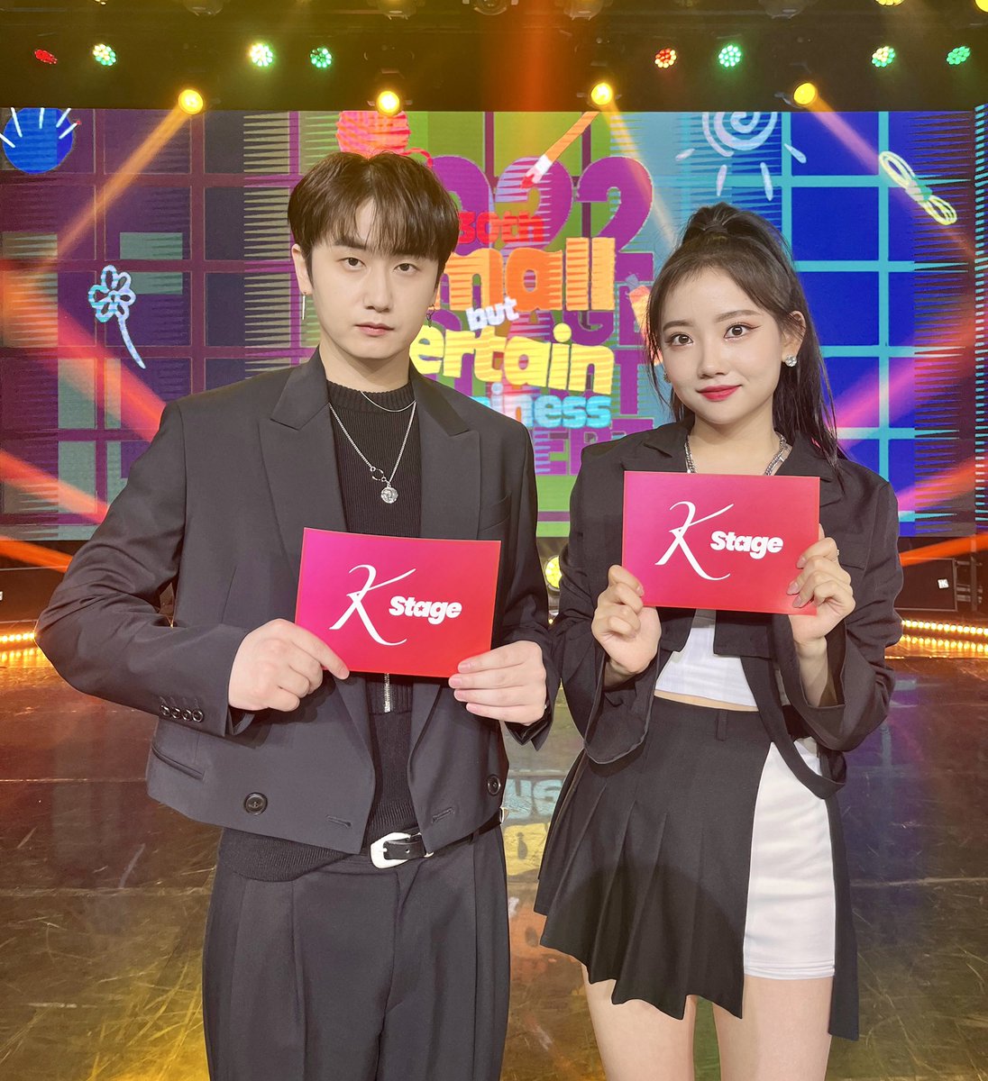 K_Stage_Untact's tweet photo. 행복 가득 담은 오늘의 K-Stage, 
Small but Certain Happiness🧶

오후 1시, 본방사수 놓치지 마세요♥️

▶ https://t.co/t8sDsKGLHT

#KStage #케이스테이지 https://t.co/wk1T1LTOwk