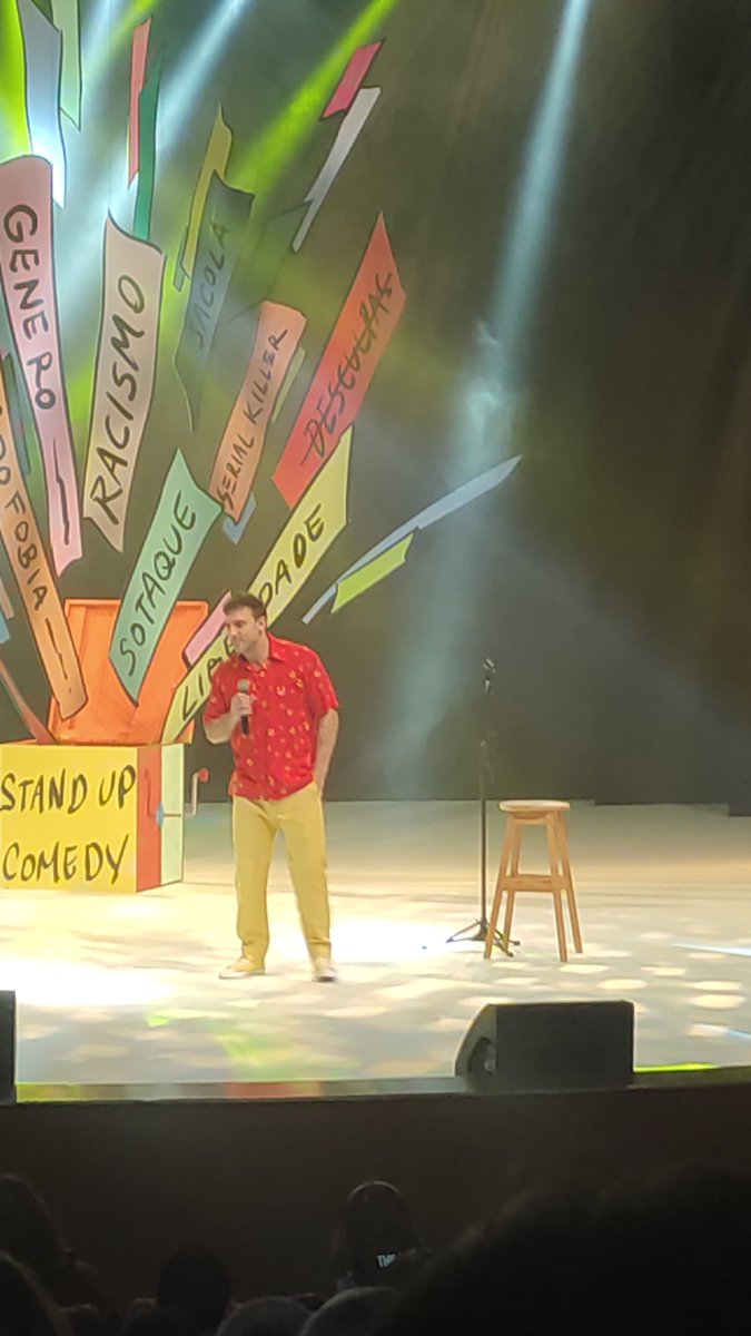 KingBucco's tweet photo. Hj nao tive foto com vc, mas aqui quero agradecer por não deixar o humor morrer.. Muito obrigado por nao deixar o comodismo e o mimimi vencer!! Vc é foda!!! @LeoLins #humordobem "A piada é a arma do humorista, Leo Lins é um tanque de guerra" https://t.co/gKcoRxmEq4
