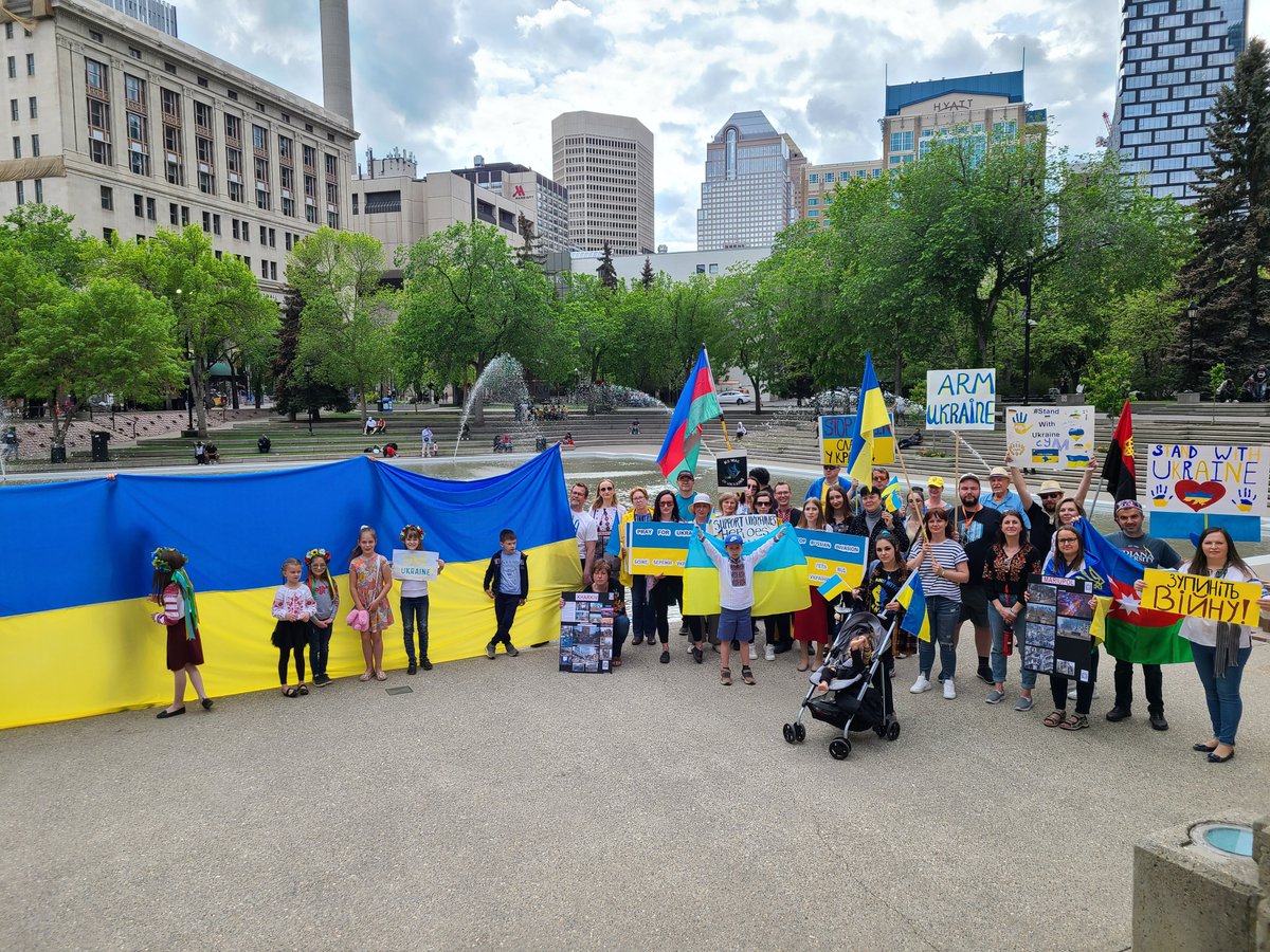 CalgaryDignity's tweet photo. Glory to Ukraine! Glory to heroes! March in the heart of Calgary, Alberta, Canada!
#yyc #Calgary #UkrainiansFleeingWar #Ukrainians #UkrainiansinCalgary #Ukraine #SaveUkraine #StopPutin #StopWar #StopRussia #StopRussianAgression #100DaysOfWar https://t.co/KGLvUm7Qys