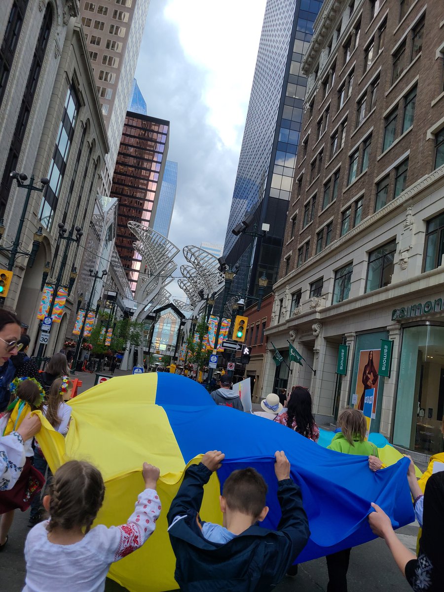 CalgaryDignity's tweet photo. Glory to Ukraine! Glory to heroes! March in the heart of Calgary, Alberta, Canada!
#yyc #Calgary #UkrainiansFleeingWar #Ukrainians #UkrainiansinCalgary #Ukraine #SaveUkraine #StopPutin #StopWar #StopRussia #StopRussianAgression #100DaysOfWar https://t.co/KGLvUm7Qys