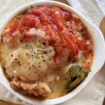 材料を混ぜたらレンチンするだけ♪手軽に作れる絶品トマトチキン煮込み