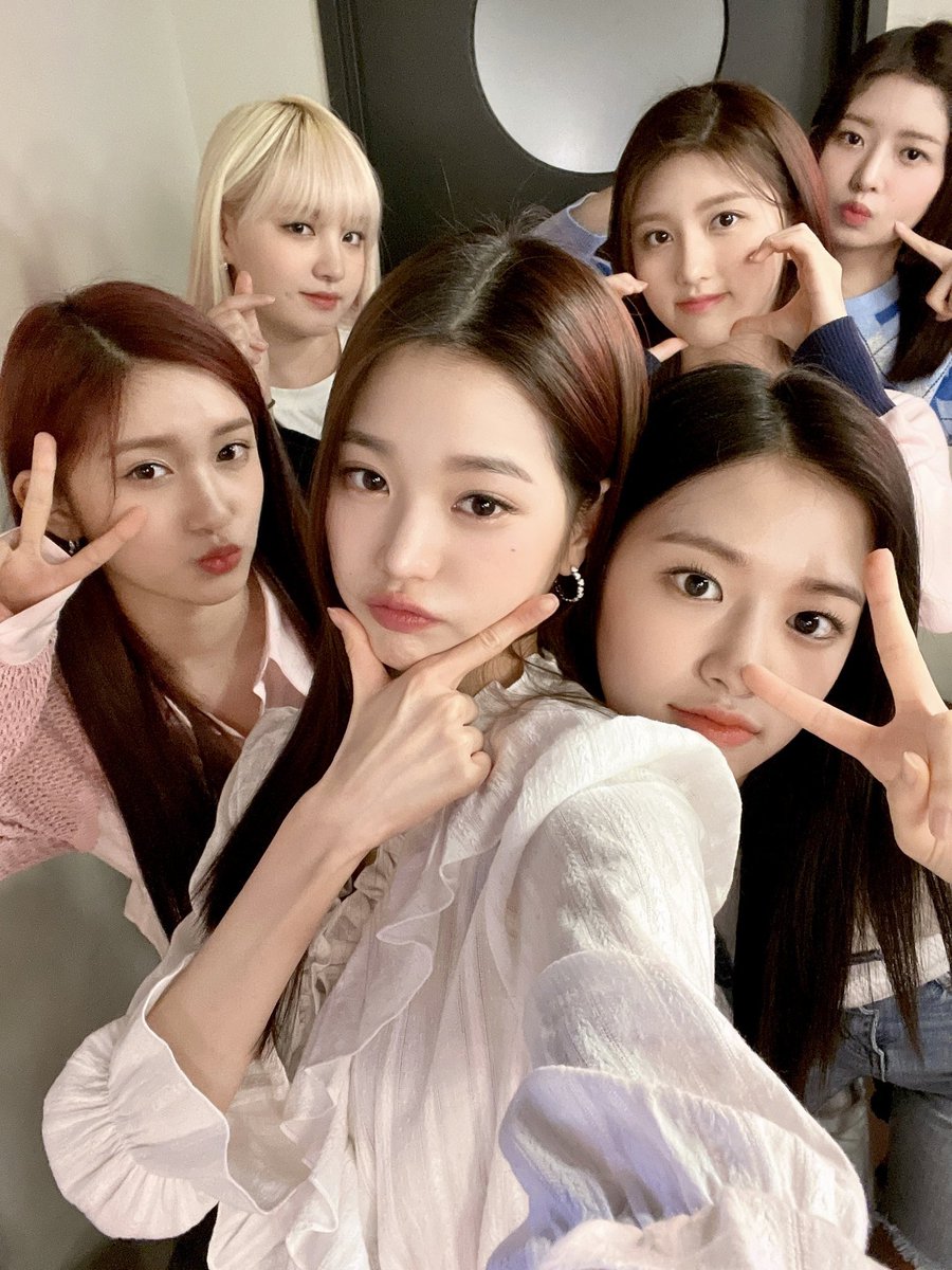IVEvote's tweet photo. [🫂 IVE x JOYURI COLLAB]

DIVEs! We’ll have a collab with @JYRbase to help each other out‼️💪

✅ DIVEs: Vote for #JOYURI during The Show LiveVote (06.07)
✅ GLASSYs: Vote for #IVE during Inkigayo LiveVote later

📌 Use #DIVExGLASSY to drop proofs! 💕 https://t.co/UxH5pN7OhA