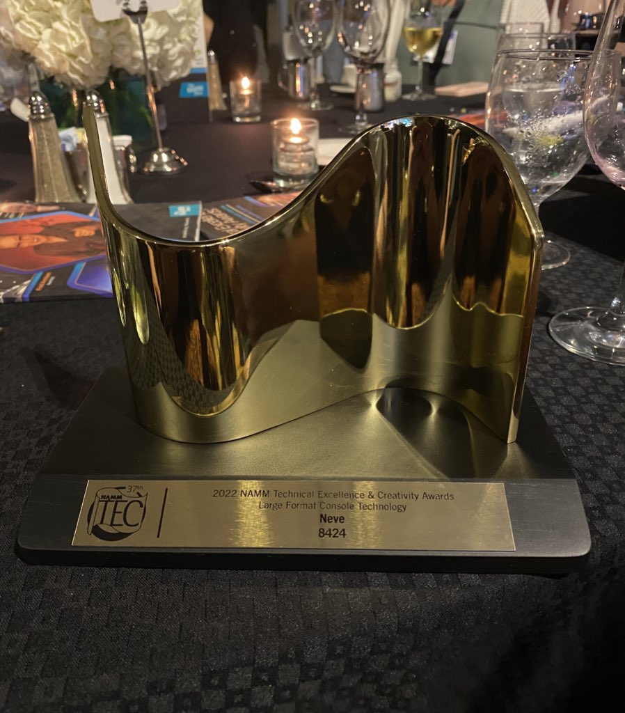 The #Neve8424 wins Large Format Console Technology category at the 2022 <a href="/NAMMShow/">NAMMShow</a> TEC Awards 🎉 

Thank you for your support! 

#TECAwards #NAMM #NAMMTECAwards