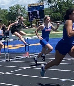 sports_medina's tweet image. Shout out to Ellie Roath who placed 5th in 100m hurdles at the Section VI state qualifiers today.