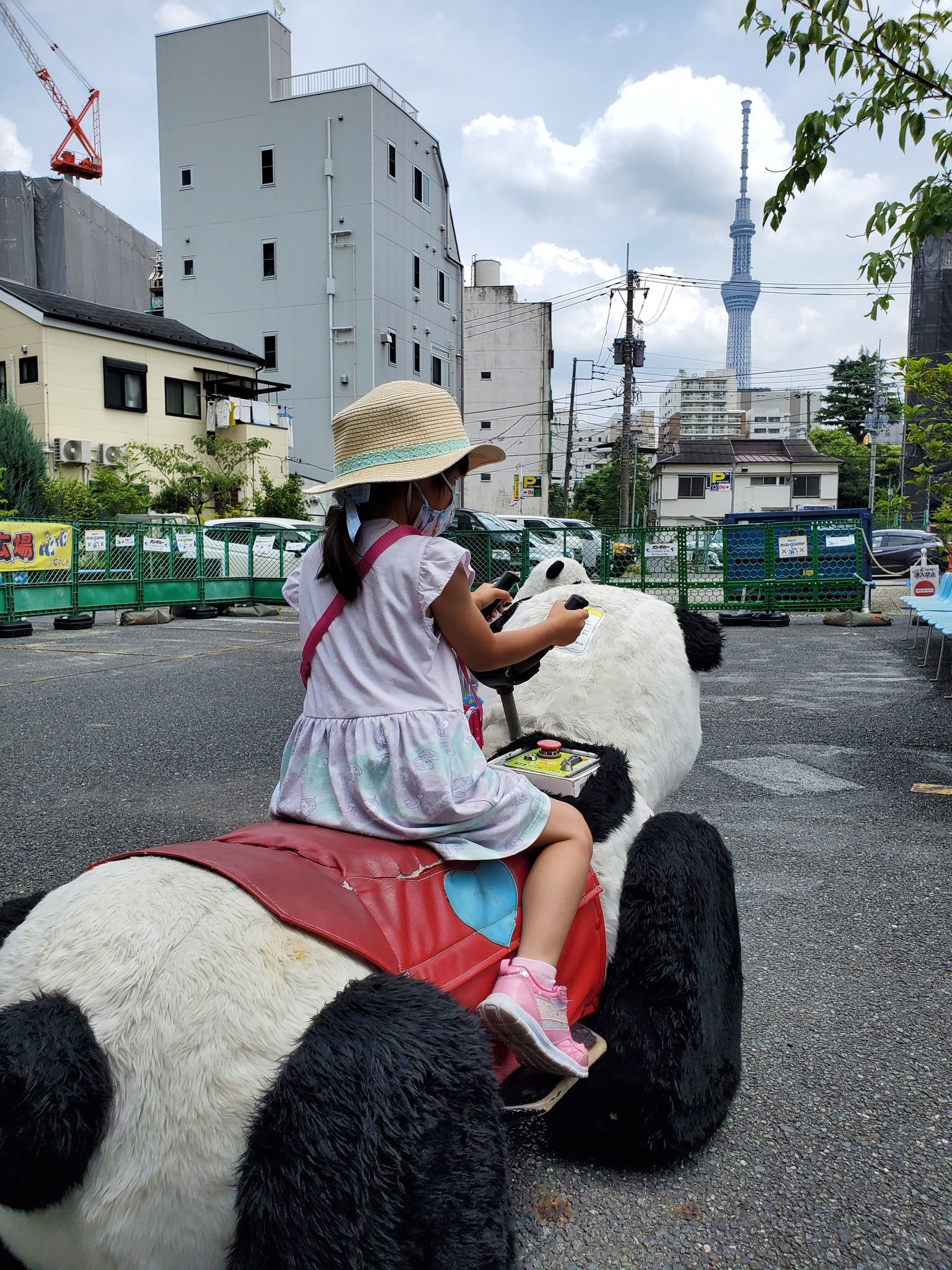 Eづか 期間限定のローラーコースターのおじさんと撮って貰ってきました あと映えポイントのやつw ひつまお姉さんにも会えた 艸 花やしき T Co Iwsw2jhwqf Twitter