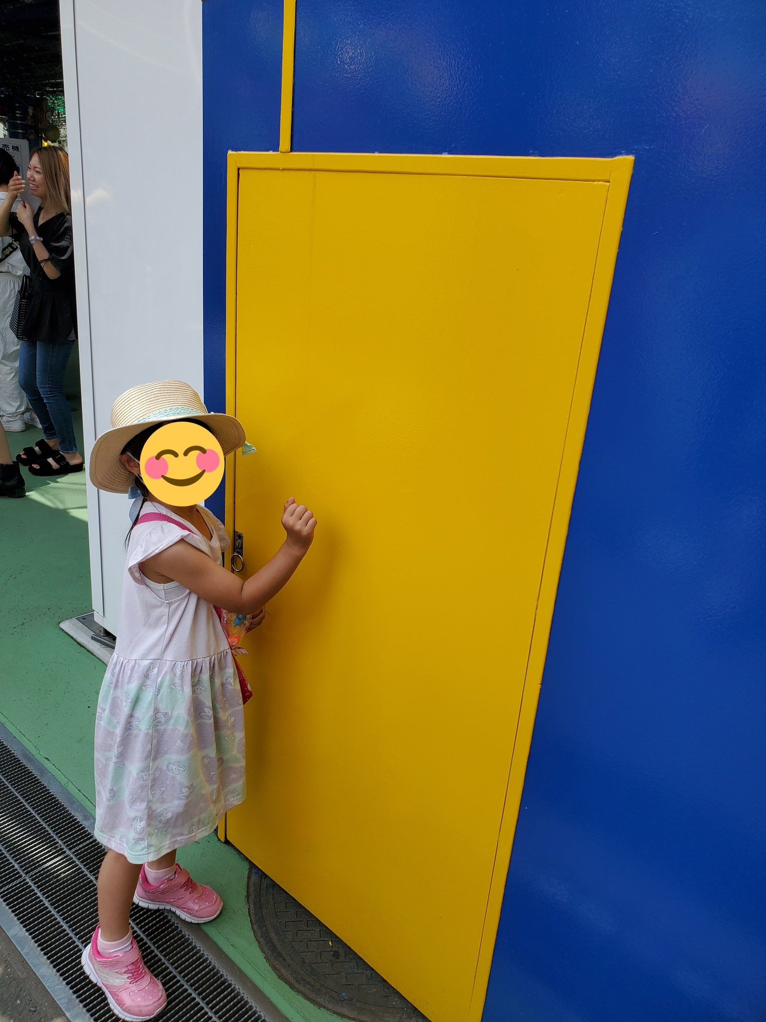 Eづか 期間限定のローラーコースターのおじさんと撮って貰ってきました あと映えポイントのやつw ひつまお姉さんにも会えた 艸 花やしき T Co Iwsw2jhwqf Twitter