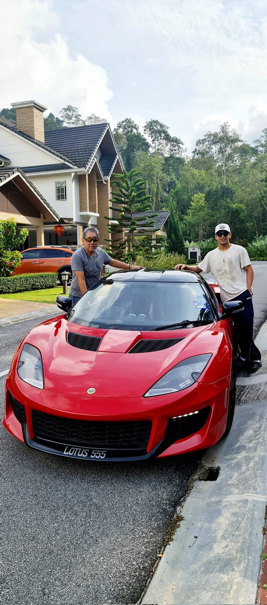 Naive_in's tweet photo. Enjoying Sunday morning ride and breakfast. #Lotus sports car @Malaysia https://t.co/zHE0U6azd8