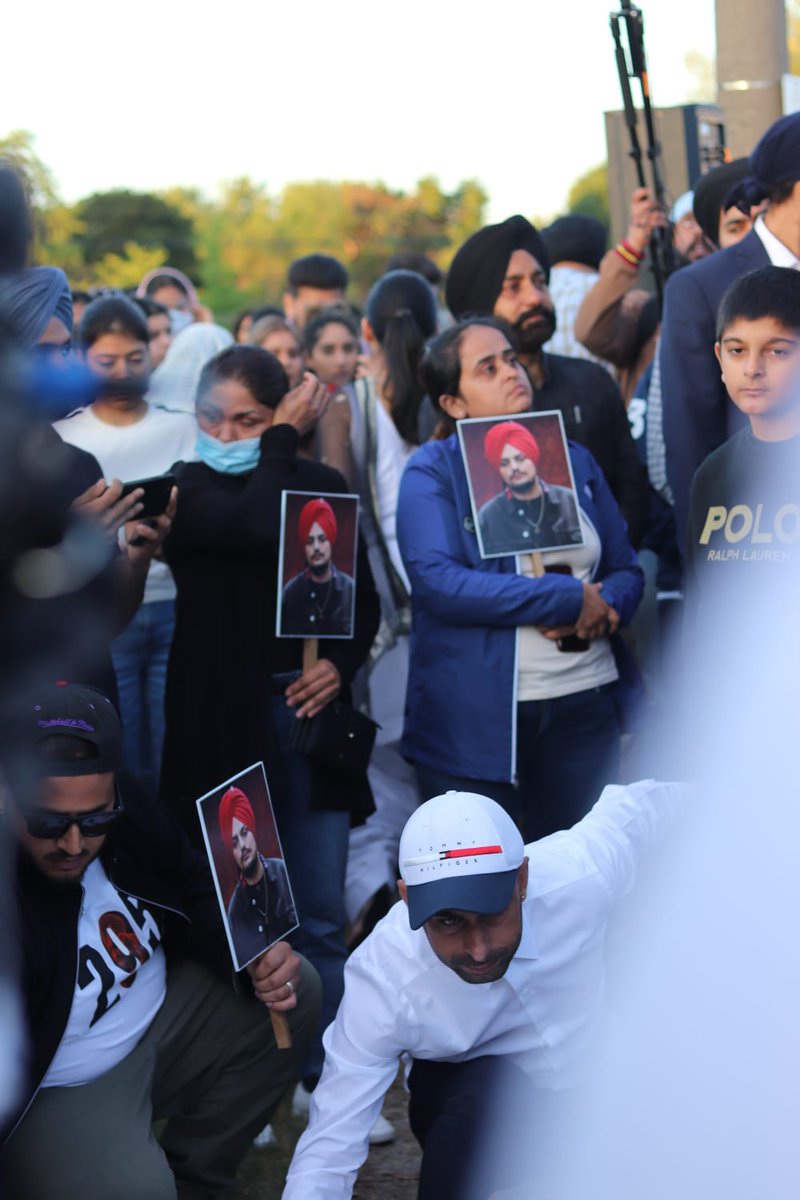 BaazNewsOrg's tweet photo. Thousands of Brampton residents attended a vigil for #sidhumoosewala today. It was one of the largest vigils ever held in the city. 

📸 @Kuwarx123x https://t.co/oygltMaFX1