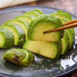 ご飯のお供にもおつまみにもなる？!簡単で美味しそうな「アボカド」レシピ!
