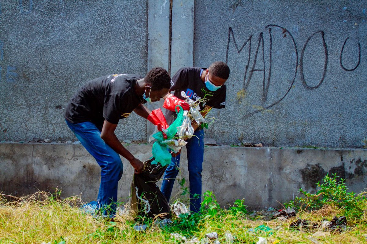 blaisebisjames's tweet photo. 2/🚮
Après son approbation, nous U-reports, nous sommes allés au stade municipal de Bandalungwa où nous avons mené notre #U_Action en nettoyant,…🧹@ureport_rdc @SophieChavanel @MinEnvRDC @UNEP @FFEM_Fr @officialmutombo @Evebazaiba @JKanyoni @environews_rdc https://t.co/1om4RXMaHi