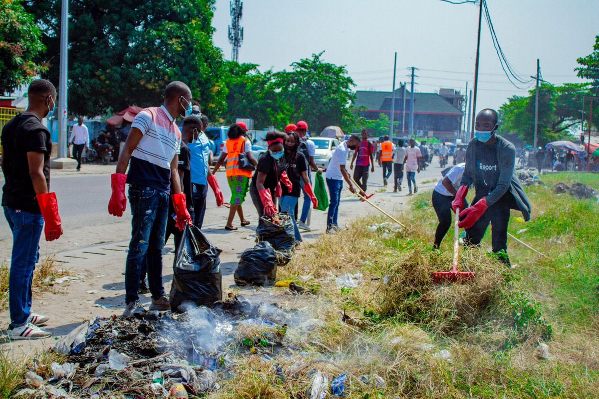 blaisebisjames's tweet photo. 2/🚮
Après son approbation, nous U-reports, nous sommes allés au stade municipal de Bandalungwa où nous avons mené notre #U_Action en nettoyant,…🧹@ureport_rdc @SophieChavanel @MinEnvRDC @UNEP @FFEM_Fr @officialmutombo @Evebazaiba @JKanyoni @environews_rdc https://t.co/1om4RXMaHi