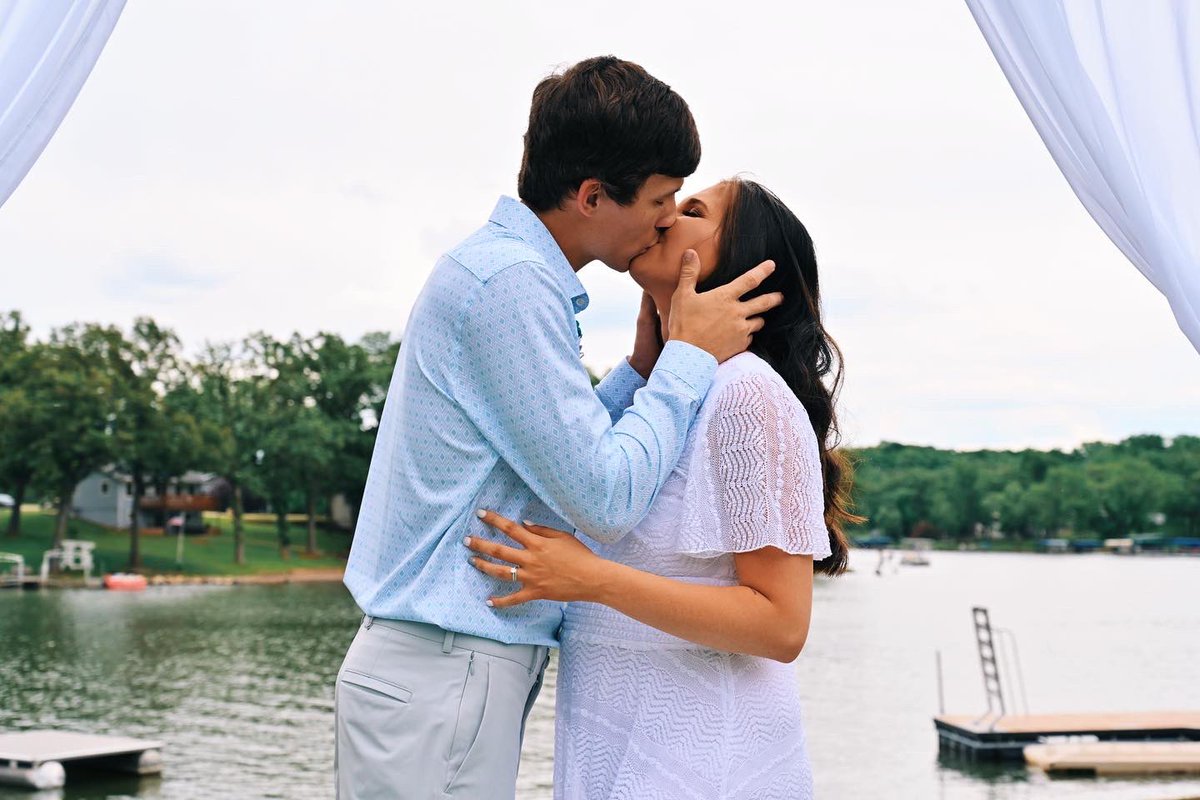 britt__tompkins's tweet photo. Highly recommend having a quiet wedding with only your closet family members 💙💍 https://t.co/SJxYsdQ6hc